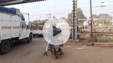 तिल्दा: तिल्दा रेलवे फाटक के पास अतिक्रमण हटाने को मिली कुछ दिनों के लिए राहत