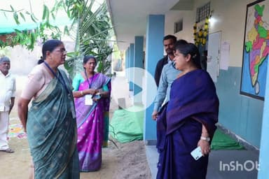 నల్లబెల్లి: నల్లబెల్లి మండలంలో హరిత పోలింగ్ కేంద్రాన్ని పరిశీలించిన జిల్లా కలెక్టర్