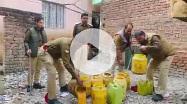 फर्रुखाबाद: आबकारी टीम ने नेकपुर चौरासी में चलाया अभियान, 200 लीटर लहन किया नष्ट, 15 लीटर कच्ची शराब बरामद