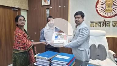 सुपौल: SVEEP के तहत उत्कृष्ट कार्य के लिए PWD आइकन संतोष कुमार साह को ज़िला पदाधिकारी ने किया सम्मानित