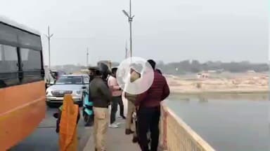 मिर्ज़ापुर: चील थाना क्षेत्र के शास्त्री ब्रिज से गंगा में कूदा युवक, मौके पर पहुंची पुलिस ने स्थानीय नाविकों के साथ तलाश जारी