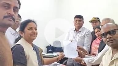 तिल्दा: वार्ड क्रमांक 18 के प्रभावित नागरिकों ने खूबचंद बघेल चौक पर दिया धरना, पूर्व राज्यसभा सांसद छाया वर्मा भी हुईं उपस्थित