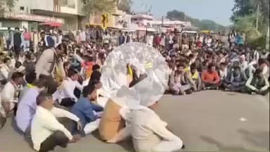 सिलवानी: सिलवानी में बिजली विभाग की लापरवाही से आक्रोश, आदिवासियों ने स्टेट हाईवे-44 पर लगाया जाम