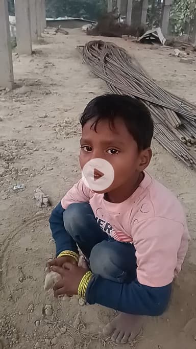 यह लड़की गायब हो गई है जिसके घर की हो वह इस नंबर पर संपर्क करें नंबर 8953 788552
