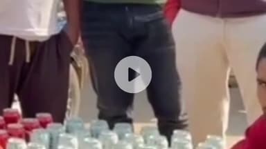 रक्सौल: कौड़िहार बाईपास पर ई-रिक्शा से भारी मात्रा में नेपाली बियर जब्त, उत्पाद पुलिस ने की कार्रवाई