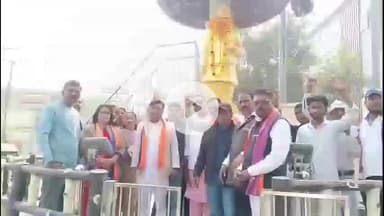 झांसी: अपना दल एस ने इलाहाबाद बैंक चौराहा पर सरदार वल्लभभाई पटेल की 75वीं पुण्यतिथि मनाई