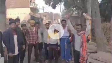 मिर्ज़ापुर: विंध्याचल के रामपुर घाट रैपुरी पटेल नगर मार्ग को लेकर ग्रामीणों का प्रदर्शन ग्राम प्रधान के खिलाफ जताया विरोध