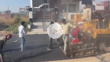 पंचकूला: हरियाणा शहरी विकास प्राधिकरण ने सेक्टर 30 में सड़क पर तारकोल बिछाने का काम शुरू किया