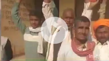 बलरामपुर: हरैया सतघरवा में अमवा सहकारी समिति पर यूरिया के लिए किसान लगा रहे चक्कर