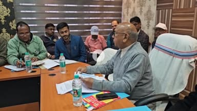 गिरिडीह: झारखंड विधानसभा की प्रत्यायुक्त समिति की बैठक परिसदन भवन में, विधायक सरयू राय ने की अध्यक्षता