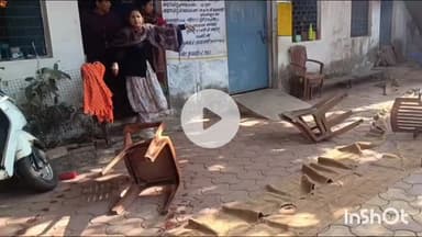 गुना नगर: कन्या माध्यमिक स्कूल में दो सांडों की लड़ाई, शिक्षिकाओं ने दौड़कर तीन बच्चियों की जान बचाई, कुर्सियां टूटीं