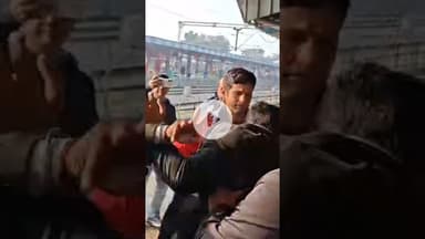 मुरादाबादरेलवे स्टेशन पर पार्किंग विवाद ने लिया उग्र रूप #shorts #muradabd #muradabadrailweystation