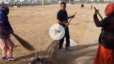 बूंदी: राज्य सरकार के 2 साल पूरे होने पर स्वच्छता कार्यक्रम के तहत कुम्भा स्टेडियम और विश्वकर्मा मंदिर में किया गया श्रमदान