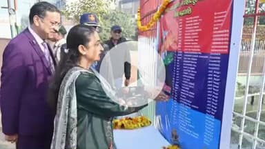 बुलंदशहर: भारत-पाक युद्ध के दौरान शहीद हुए 39 वीर शहीदों को कालाआम स्थित शहीद स्मारक पर डीएम ने दी श्रद्धांजलि