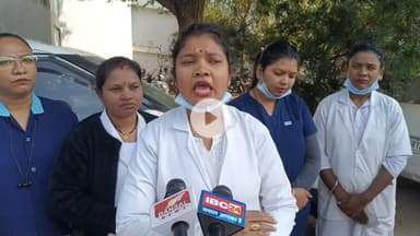 जगदलपुर: नर्सिंग ऑफिसर्स असोसिएशन ने 10 सूत्रीय मांगों को लेकर मेडीकल कॉलेज डिमरापाल में किया प्रदर्शन, दी आंदोलन की चेतावनी