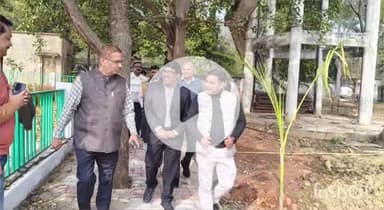 रॉबर्ट्सगंज: लोढ़ी में सोन सुषमा अलंकृत उद्यान का DM ने किया औचक निरीक्षण, 1 जनवरी तक सुंदरीकरण कराने के दिए निर्देश