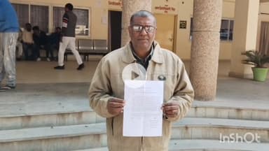 बांदा: कलेक्ट्रेट पहुंचकर एक ग्रामीण ने तालाब से कब्जा हटवाने को लेकर DM को प्रार्थना पत्र दिया, कहा- कई लोगों ने कर लिया कब्जा