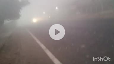 तिलोई: फुरसतगंज में कोहरे ने वाहनों की रफ्तार को धीमा किया