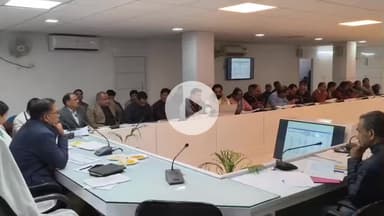 शाहजहांपुर: डीएम ने गौशाला निर्माण में सहयोग न करने वाले ग्राम प्रधानों की पावर सीज की