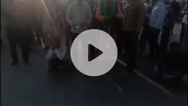 बाह: भदरौली में यूरिया संकट पर किसानों का गुस्सा फूटा, मुख्य मार्ग जाम कर किया प्रदर्शन