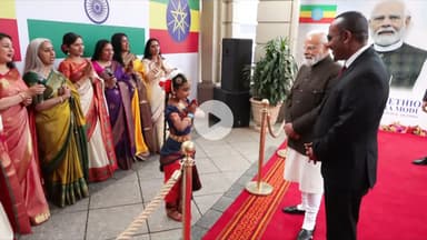 प्रधानमंत्री नरेंद्र मोदी का स्वागत भारतीय समुदाय के सदस्यों से अदीस अबाबा इथियोपिया में एक गर्मजोशी और स्नेही स्वागत।