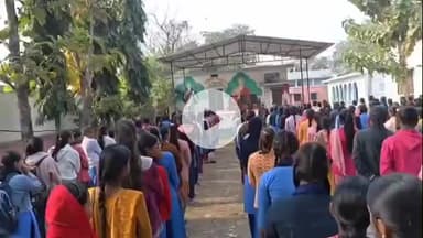 रामगढ़वा: रामगढ़वा थाना क्षेत्र में 'अभया ब्रिगेड' महिला दस्ता की टीम द्वारा लोगों को किया जा रहा है जागरूक