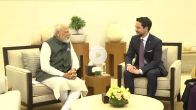 "प्रधानमंत्री नरेंद्र मोदी और जॉर्डन के क्राउन प्रिंस अल-हुसैन बिन अब्दुल्ला द्वितीय ने अम्मान में वार्ता की।#मोदी