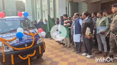 पाकुड़: समाहरणालय परिसर से छह मोबाइल मेडिकल यूनिट को हरी झंडी दिखाकर किया रवाना