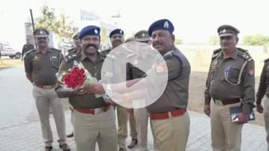 झांसी: झांसी के एसएसपी ने अंबावाय स्थित पुलिस दूरसंचार प्रशिक्षण केंद्र का किया निरीक्षण, सहायक परिचालकों को दिए आवश्यक निर्देश