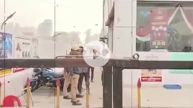 महाराजगंज: सतभरिय में शुभम हीरो एजेंसी पर आयकर विभाग ने की जांच