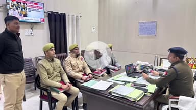 शाहजहांपुर: आईजीआरएस प्रकरणों के प्रभावी निस्तारण के लिए नगर सर्किल थानों के कर्मियों के साथ हुई समीक्षा बैठक