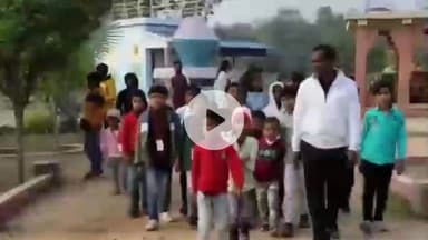 जमुई: मां शारदे एकेडमी के बच्चों को परिभ्रमण के लिए ले जाया गया महावीर वाटिका चकाई और देवघर स्थित नंदन पहाड़
