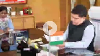 हज़ारीबाग: उपायुक्त के जनता दरबार में उमड़ी भीड़, समस्याओं के त्वरित समाधान के दिए निर्देश