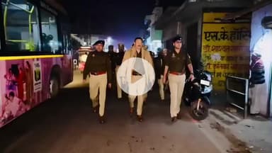 शाहजहांपुर: जनपद की सुरक्षा और पुलिस की सक्रियता को लेकर एसपी ने बीती रात किया पैदल गश्त