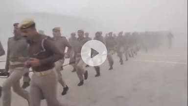 मंझनपुर: कौशाम्बी पुलिस लाइन में अनुशासन का प्रदर्शन, अपर पुलिस अधीक्षक ने परेड की सलामी लेकर व्यवस्थाओं का लिया जायजा