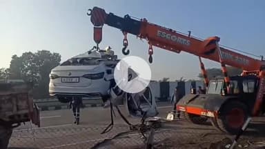 भदेसर: तेज रफ्तार का कहर: नरधारी के पास कार डिवाइडर से टकराई, उदयपुर के दो युवकों की मौके पर हुई मौत