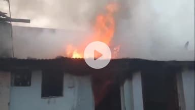 पुनासा: सक्तापुर में तीन मकानों में भीषण आग, किसान जिंदा जला, घर में अकेला सो रहा था