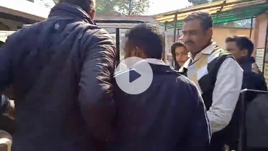 सहरसा जिला के पतरघट अंचल में विजिलेंस ने ने राजस्व कर्मचारी को रंगे हाथ घुस लेते पकड़ा