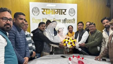 शाहजहांपुर: उत्तर प्रदेशीय प्राथमिक शिक्षक संघ ने बीएसए से मुलाकात की, सर्दी के मौसम में स्कूल के समय में परिवर्तन की मांग की