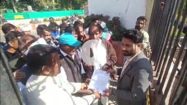 सागर नगर: सफाई कर्मचारियों ने विभिन्न मांगों के साथ कलेक्टर कार्यालय पहुंचकर ज्ञापन सौंपा