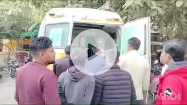 बांदा: सिरसी कला टोल प्लाजा के आगे कार की टक्कर से एक बाइक में सवार 4 लोग गंभीर रूप से घायल