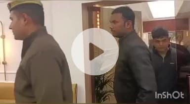 रॉबर्ट्सगंज: कफ सिरप तस्करी के आरोपी को गिरफ्तार किया गया, चूर्क पुलिस लाइन में SP ने किया खुलासा, ₹10 हजार का इनाम घोषित था