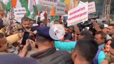 पटना ग्रामीण: इनकम टैक्स गोलंबर पर कांग्रेस कार्यकर्ताओं ने पीएम नरेंद्र मोदी का पुतला फूंका