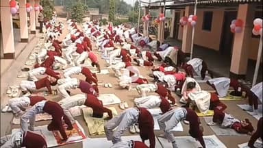 गिरिडीह: प्रकाश पुंज पब्लिक स्कूल पाण्डेयडीह में दो महीने से चल रहे योग शिविर का समापन