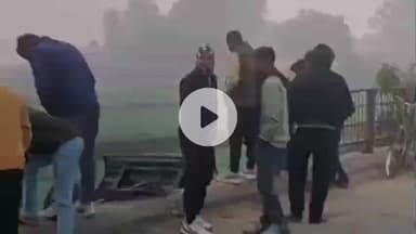 मिर्ज़ापुर: विंध्याचल थाना क्षेत्र के कर्णावती नदी में पिकअप वाहन पलटा, चालक घायल और वाहन हुआ क्षतिग्रस्त