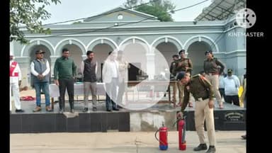 बक्सर: एमपी उच्च विद्यालय में अग्निकांड और आतंकवादी हमलों के दौरान सुरक्षा को लेकर प्रशिक्षण लिया गया