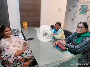 परिहार: पूर्व निर्दलीय प्रत्याशी रितु जयसवाल से महिला राजद नेताओं ने की मुलाकात