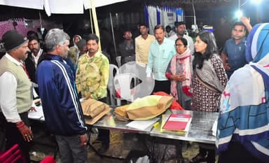 ఎల్లారెడ్డిపేట: ఎల్లారెడ్డిపేట,ముస్తాబాద్ మండల కేంద్రాల్లో గ్రామపంచాయతీ ఎన్నికల రిసెప్షన్ కేంద్రాలను సందర్శించిన ఇంచార్జి కలెక్టర్