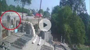 सागर नगर: गल्ला मंडी के पास 14 लाख की लूट, CCTV फुटेज वायरल, मुनीम मदद के लिए चिल्लाता रहा