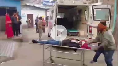 जमुई: घनबेरिया के पास छड़ लोडेड ट्रैक्टर पलटने से चालक की हालत गंभीर, डॉक्टर ने सदर अस्पताल से किया पटना रेफर